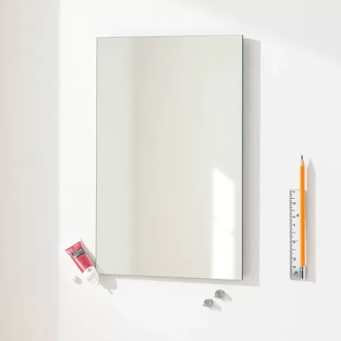 Jak powiesić lustro bez ramy