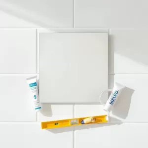 Jak przykleić lustro do płytek