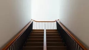 Jaka wysokość balustrady schodowej